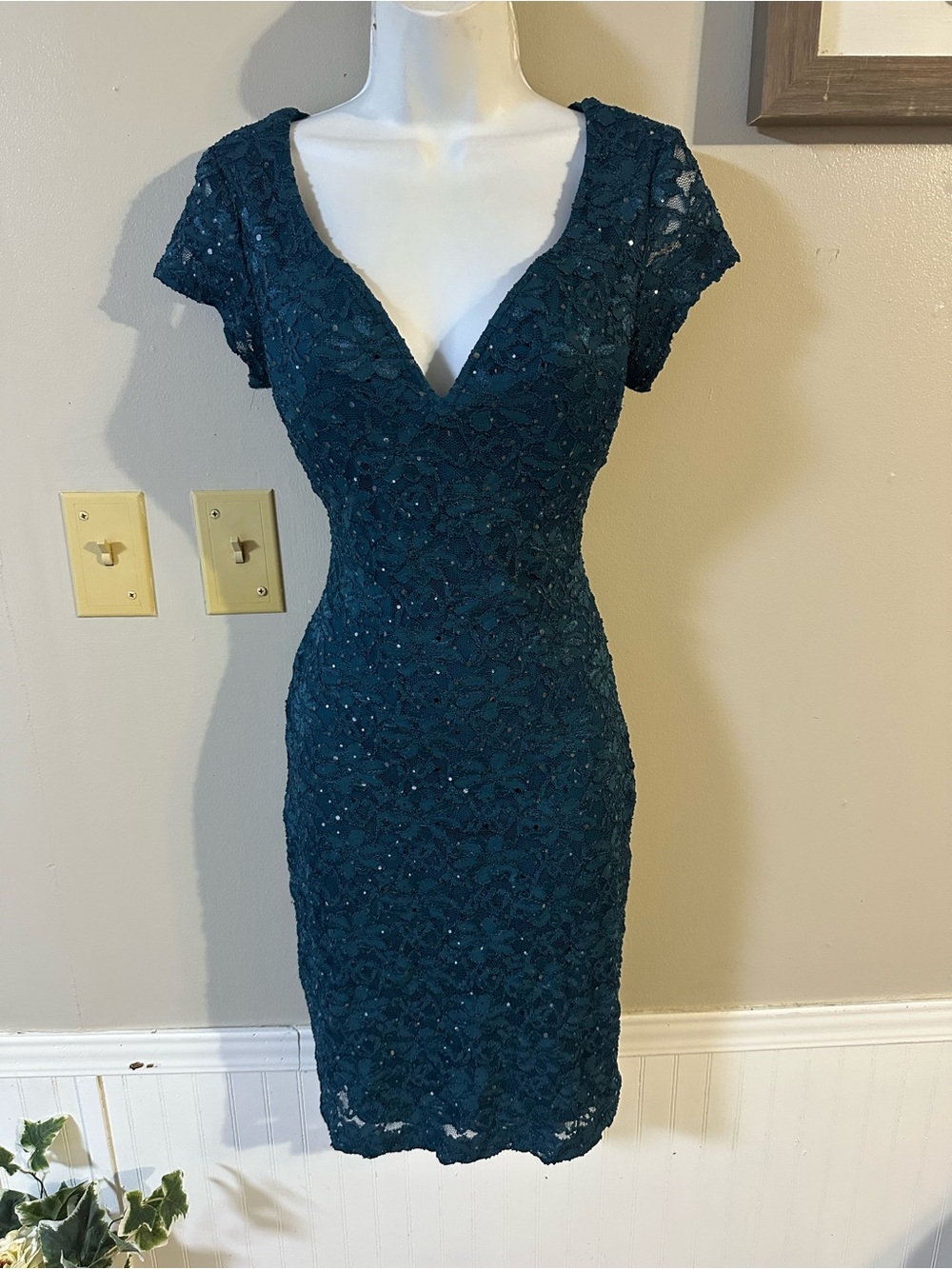 Roz & Ali Teal Lace V-Neck Midi Dress